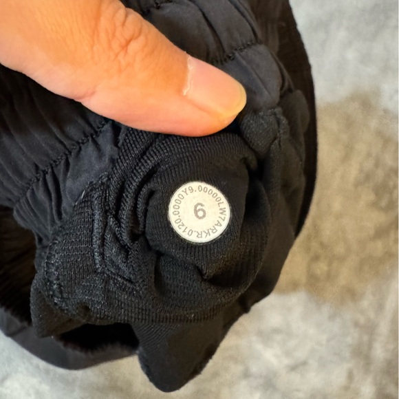 Lululemon Hotty Hot Short II *2.5"
Black

#148 - Picture 4 of 9